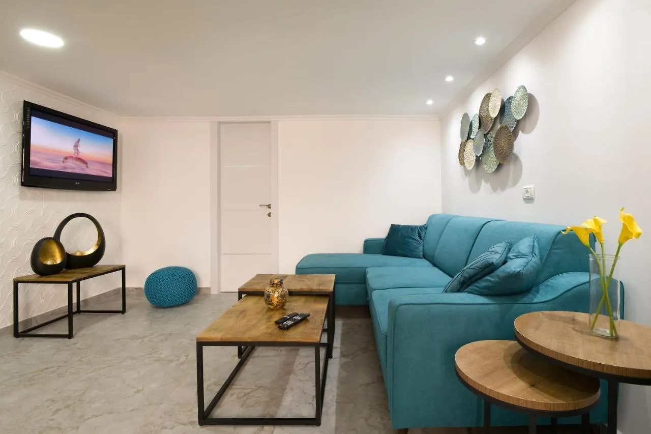 Romsuites - Apartment With Jacuzzi & Pool Table, Haifa Center, Bahai Garden 0*,  ישראל
