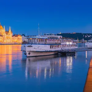 grand-jules-boat-hotel.inbudapesthotels.com/