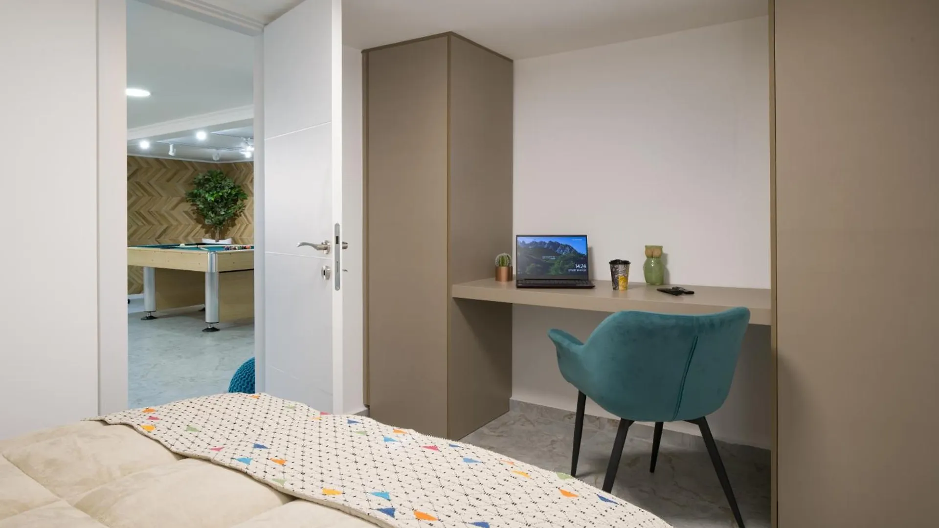 Romsuites - Apartment With Jacuzzi & Pool Table, Haifa Center, Bahai Garden